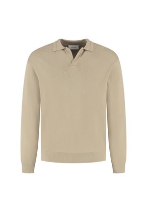 Beige langarm gebreide trui met kraag en V-halsopening, geribbelde manchetten en zoom, effen ontwerp.