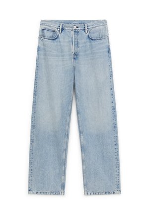Jeans bleu clair à jambes droites avec poches avant et arrière, passants pour ceinture, fermeture par bouton et fermeture éclair.