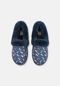 Skechers TOO COZY - Kapcie
