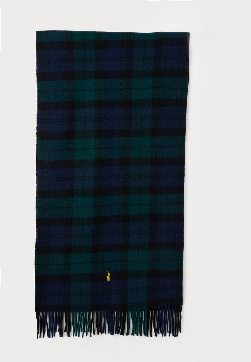 Cachecol xadrez em verde escuro, azul-marinho e preto. Apresenta bordas com franjas e um pequeno logótipo amarelo na parte inferior. Textura suave, forma retangular.
