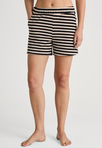 Gestreepte, zachte stofshorts met een brede, elastische tailleband, horizontale marineblauwe en crème strepen, en twee zijzakken.