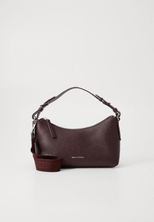 Burgunderfarbige Leder-Handtasche mit strukturiertem Finish, ausgestattet mit einem einzelnen oberen Griff, einem Reißverschluss und einem abnehmbaren Riemen für Vielseitigkeit.