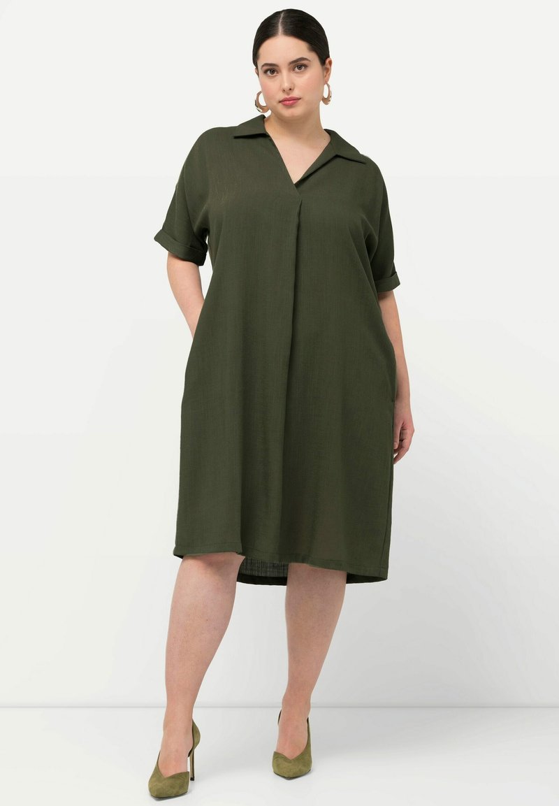 Ulla Popken SHORTSLEEVE - Denní šaty - forest green