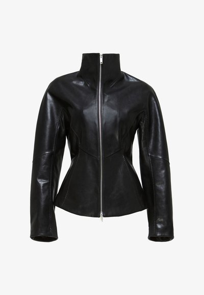 Must must nahktjakker kõrge kraega, tõmblukuga ja sihvaka disainiga. Omab liikmeid, paneeliga õmblusi ja sileda, läikiva tekstuuriga.