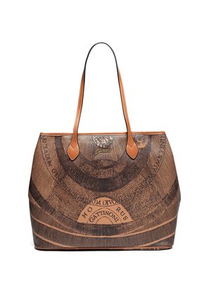 Bolso tote marrón con asas largas, que presenta un diseño de mapa vintage circular negro y la marca "Gattinoni" en el centro frontal.
