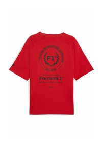 Rød bomulds t-shirt med korte ærmer, der har et sort print på ryggen med et laurbærdesign og tekst, der fejrer 75 år med Formel 1.