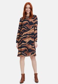 Betty Barclay KURZARM - Jurk - blau camel