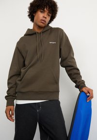 Carhartt WIP HOODED SCRIPT EMBROIDERY - Jersey con capucha - cypress/white