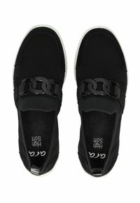 Czarne buty sportowe typu slip-on z teksturowaną cholewką, z chunky czarnym łańcuchem jako dodatkiem i białą gumową podeszwą. Miękka wyściółka wewnętrzna.