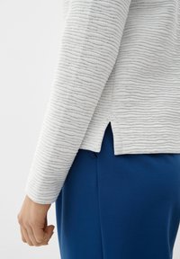 s.Oliver MIT MUSTERSTRUKTUR - Sweater - ecru