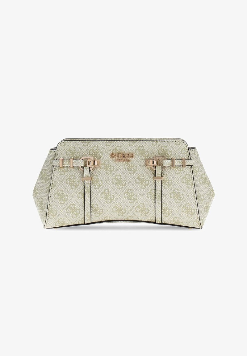Μπεζ τσάντα clutch Guess με μοτίβο λογότυπου, αγκράφες σε χρυσό τόνο και πλακέτα με το όνομα της μάρκας στο μπροστινό μέρος, τραπεζοειδούς σχήματος με ελαφρώς φουσκωτές πλευρές.