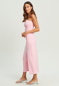 CALLI HOLSIE - Pārliekama kleita - pale pink