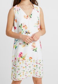 Wallis Petite Vapaa-ajan mekko - white