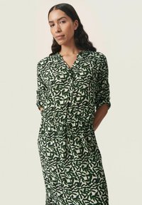 Soaked in Luxury ZAYA - Päevakleit - medium green leaf print