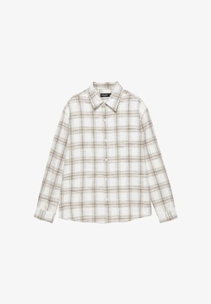 Hvid skjorte med lange ærmer, knappet foran, med beige og lysebrun ternet mønster, klassisk krave og manchetter med en enkelt knap.