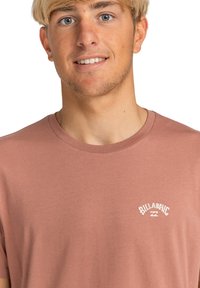 Billabong ARCH CREW SS - T-shirts basic - rew