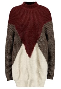 Paksut neulepusero, jossa on väriblokkityyli burgundin, ruskean ja kermaisen väreillä. Korkea kaulus, pudotetut hartiat ja ribbikuvioidut hihansuut.