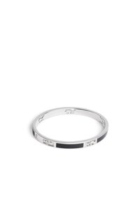 Silberarmband mit rechteckigen schwarzen Emaille-Elementen und klaren Edelstein-Einlagen. Glatte Oberfläche und runde Form.