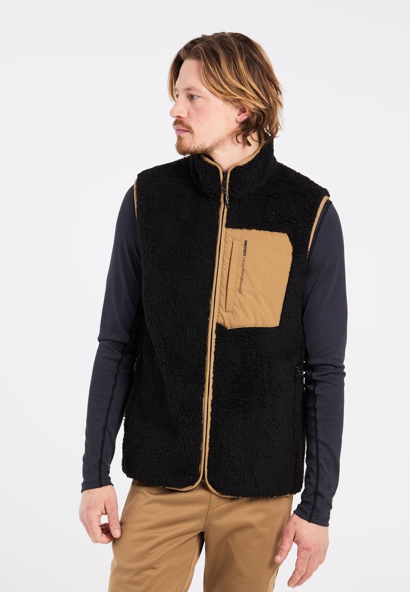 Juodas fliso liemenė su šviesiai rudos spalvos izoliacijos intarpu, užtrauktuko uždarymu ir krūtine kišene. Audinys turi tekstūrišką, jaukią išvaizdą.