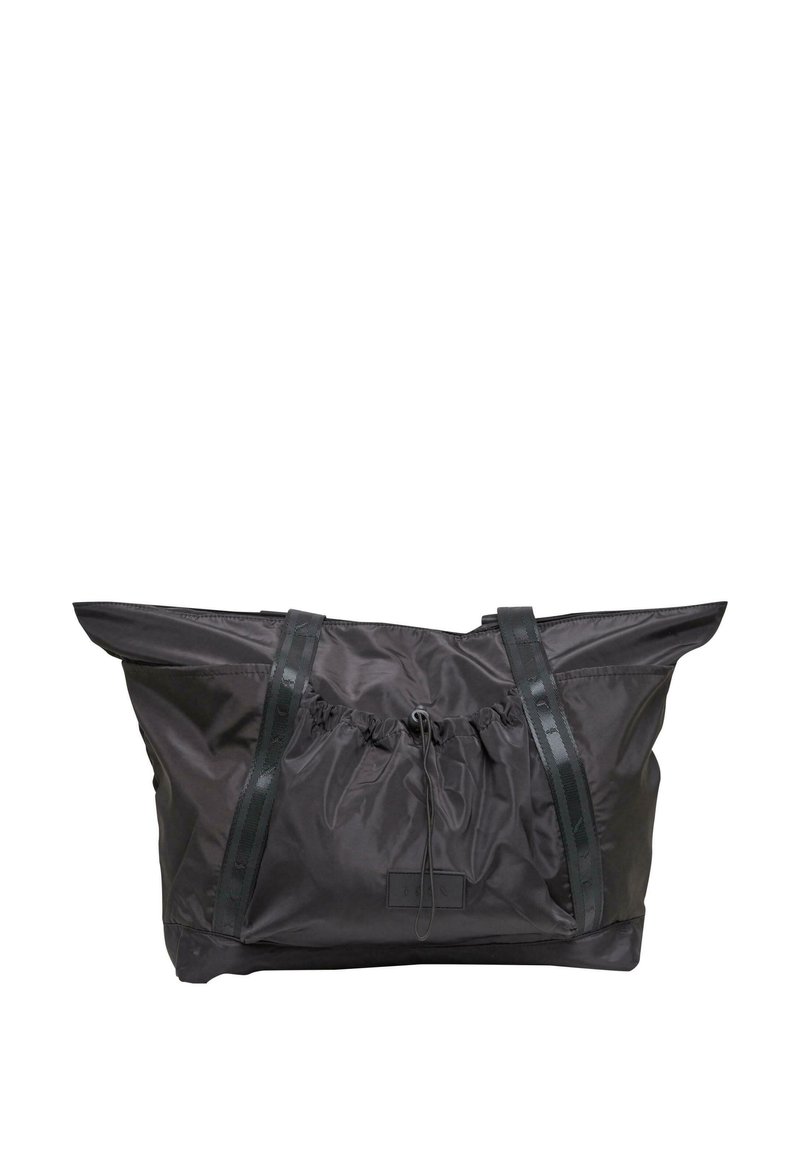 Svart nylon tote-bag med en samlet topp, justerbar snor og holdbare stropper. Har en jevn tekstur og rektangulært hardware-detalj.