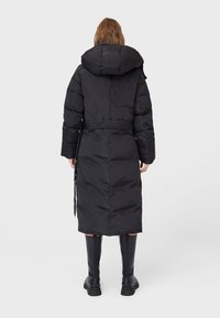 Stradivarius Zimní kabát - black