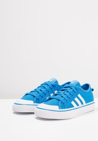 adidas Originals NIZZA - Sneakers - blue/footwear white