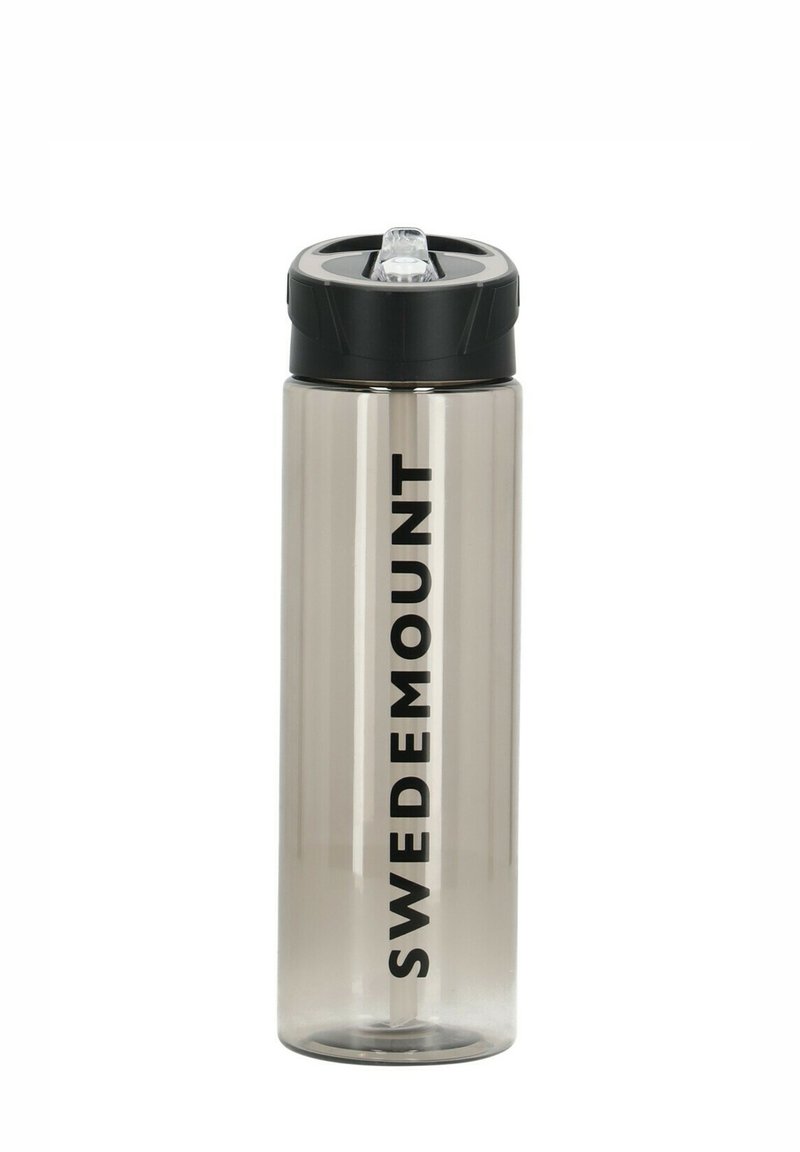 Bouteille d'eau transparente grise avec un couvercle noir, dotée d'un bec pliable et d'un logo "SWEDEMOUNT" en lettres majuscules bien visible sur le côté.
