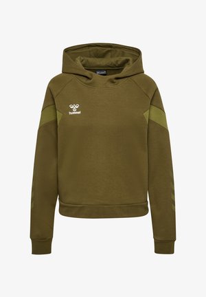 Olivgrüner Kapuzenpullover mit weicher Textur, kontrastierenden grünen Schultern und einem weißen Logo auf der Brust. Mit gerippten Bündchen.