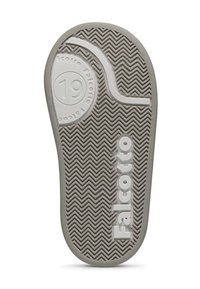 Šedá gumová podrážka obuvi s vzorem rybí kosti, na jejímž povrchu je vyražen název značky "Falcotto" a číslo "19".