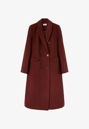 Abrigo de lana burdeos con diseño de doble botonadura, solapa en pico, dos bolsillos delanteros y botones negros. Textura suave, hasta la rodilla.