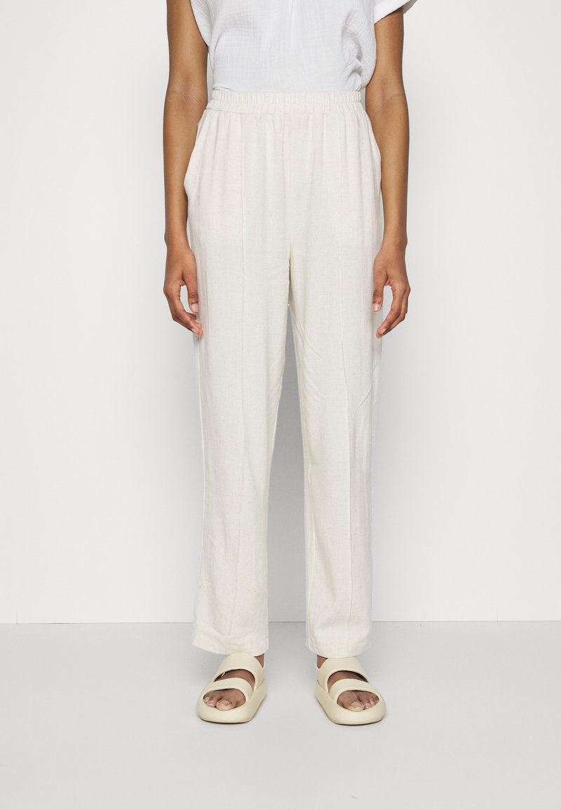 Ljust beige linnesbyxor med elastisk midja, rak bendesign, platta framfickor och en mjuk, strukturerad yta.