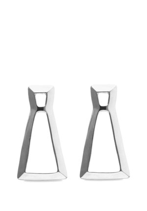 Paire de boucles d'oreilles géométriques en argent avec un design à cadre ouvert trapézoïdal et une finition polie.