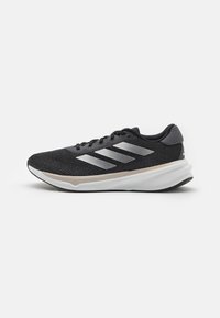 adidas Performance SUPERNOVA STRIDE - Laufschuh Straße - core black/footwear white/grey six
