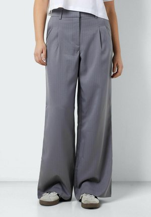Gray wide-leg trousers with pinstripes, featuring pleats at the waist and a smooth fabric texture. Paired with light-colored sneakers.