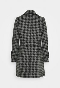 Kabát z vlněné směsi s černo-bílým vzorem kostiček, klopovým límcem, dvojitým zapínáním na knoflíky a upraveným střihem s detaily na manžetách.