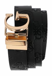 Cinturón de cuero negro con patrón de logo grabado y hebilla rectangular dorada brillante con un diseño de cierre curvado distintivo.