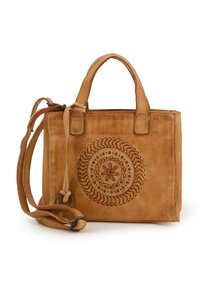 Tasche aus braunem Leder mit geprägtem, kreisförmigem Design, das mit Nähten und Metallakzenten verziert ist. Sie verfügt über kurze Griffe und einen abnehmbaren Schultergurt.