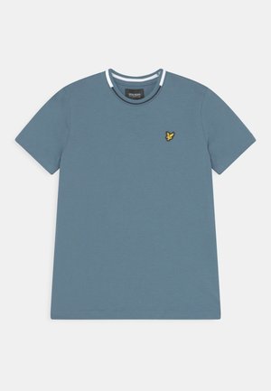 Blå T-shirt med korte ærmer og rund hals med hvide og marineblå striber på kraven og lille gul fugle-logo på venstre bryst.