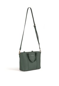 Borsa sintetica verde, con texture, dotata di manici superiori e una tracolla rimovibile, caratterizzata da accessori in tono oro e una forma rettangolare elegante.