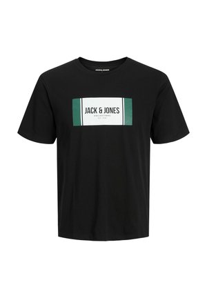 Mustvalge puuvillane t-särk, millel on valge ristkülikukujuline logo roheliste aktsentidega, tekstiga bränd "JACK & JONES" ja ümar kaelus.