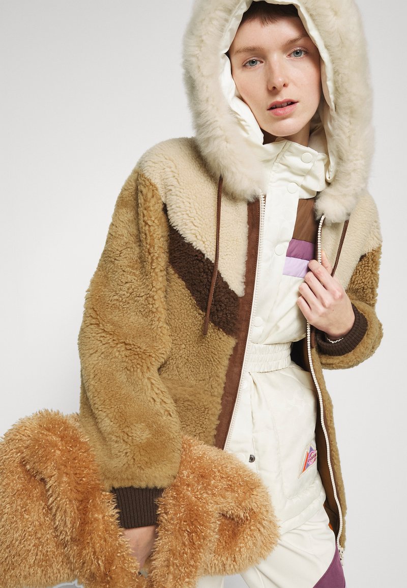 Coach SKI SHEARLING HOODIE - Leather jacket - caramel multi/brown -  Zalando.co.uk