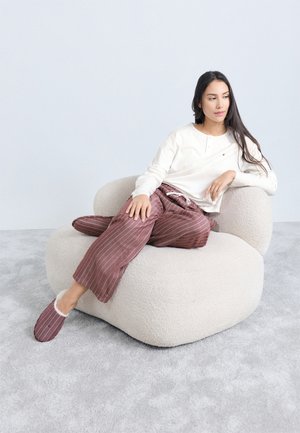 SLEEP GIFT TEE SLIPPERS - Pidžamas komplekts - ecru/rouge