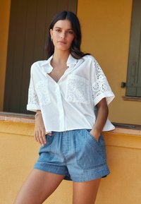 Next SHORT SLEEVE  REGULAR FIT - Skjortebluser - white
