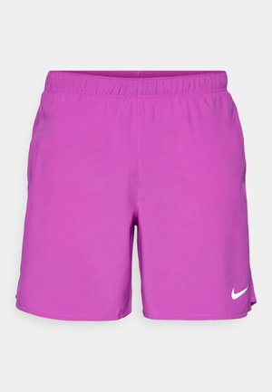 Lilla Nike træningsshorts med elastisk linning og sidelommer, udstyret med et hvidt Nike swoosh-logo på det nederste højre ben.