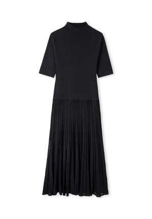 Schwarzes Kleid mit tailliertem Oberteil und kurzen Ärmeln; es hat einen gefältelten Rock, der bis zur Mitte der Wade reicht, und besteht aus einem weichen, leichten Material.