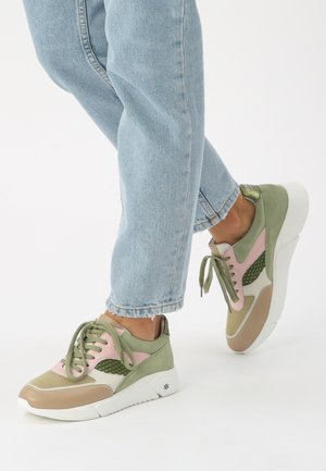 Trainers - green