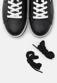 MICHAEL Michael Kors Matalavartiset tennarit - black