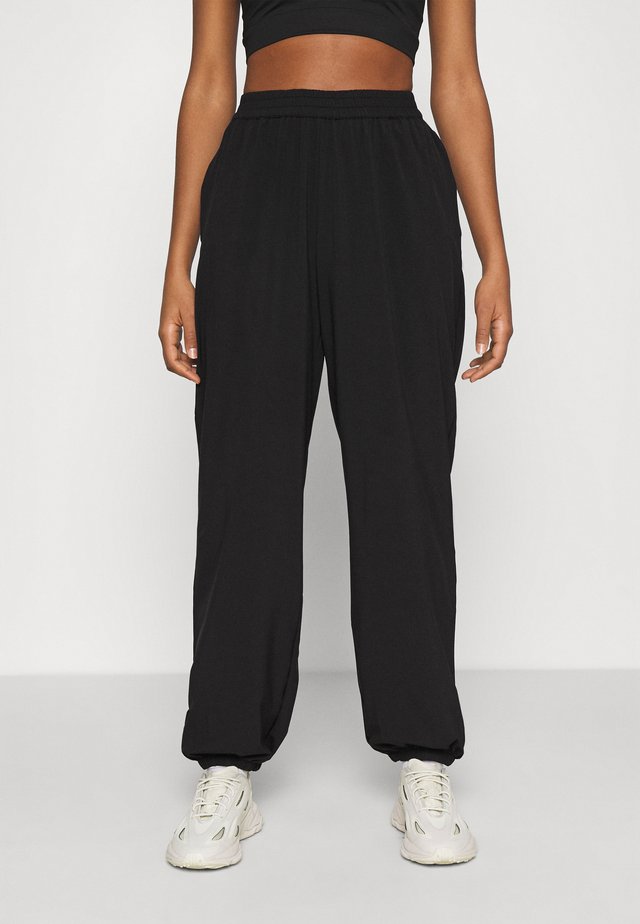 NA-KD X ZALANDO EXCLUSIVE - SPORTY FABRIC PANTS - Jogginghose - black