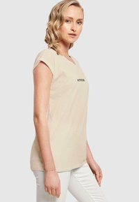 Merchcode ATTITUDE EXTENDED  - T-shirts print - whitesand