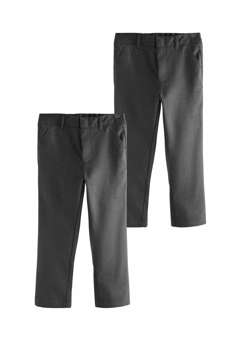 Donkergrijze broek gemaakt van textuurstof, met een vlakke voorkant, riemlussen en twee voorkruiszakken. Gemodelleerd in een cropped lengte.